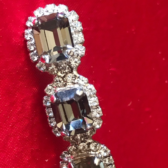 NWT Hair CLIP With CRYSTALS Size. 1 3/4\